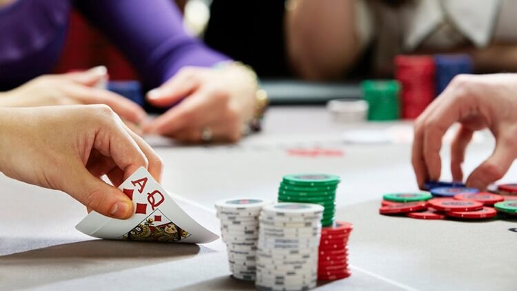 Cách đọc bài đối thủ khi chơi poker